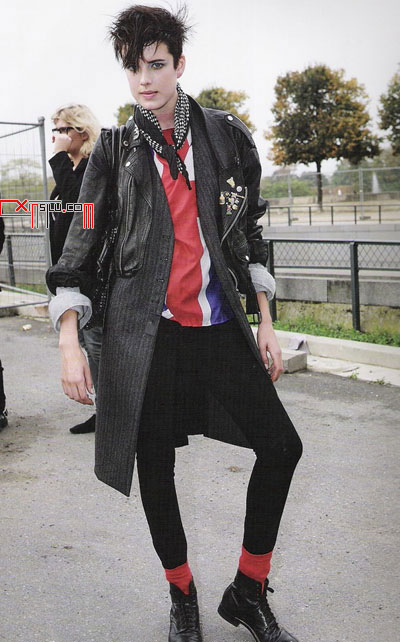 @(g)ҪżAgyness Deyn